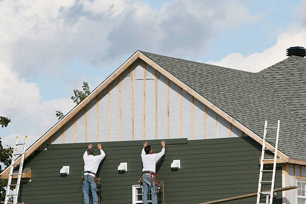 Professional Siding Inspection technician working in Helmetta, NJ